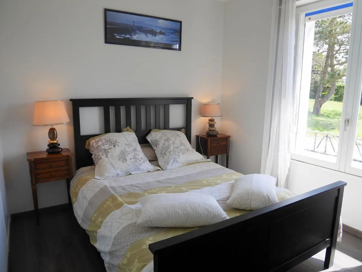 Holiday Home With Sea Views, Lampaul-Plouarzel