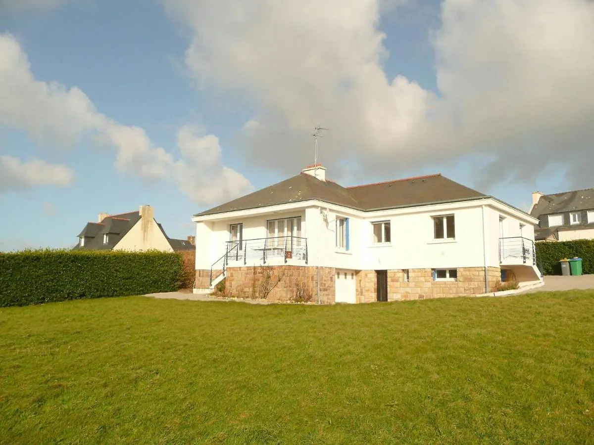Holiday Home With Sea Views, Lampaul-Plouarzel