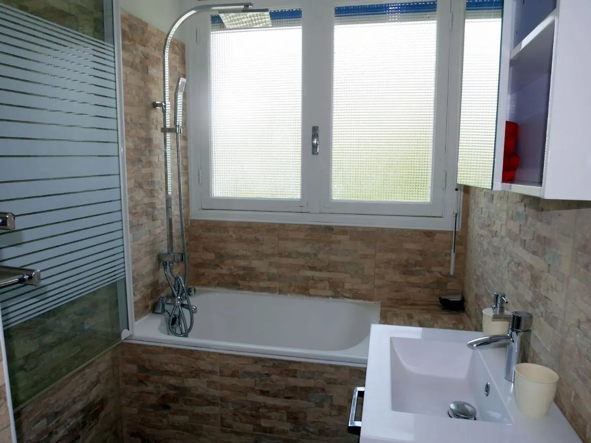 Holiday Home With Sea Views, Lampaul-Plouarzel